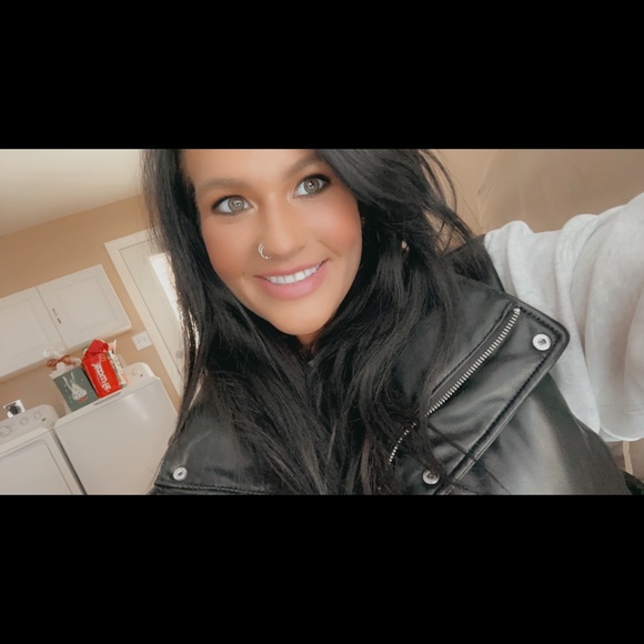 Meet your Posher, Darby - Picture 5 of 15